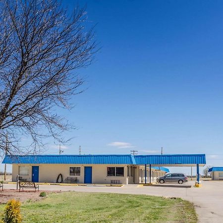 Rodeway Inn Concordia Екстериор снимка