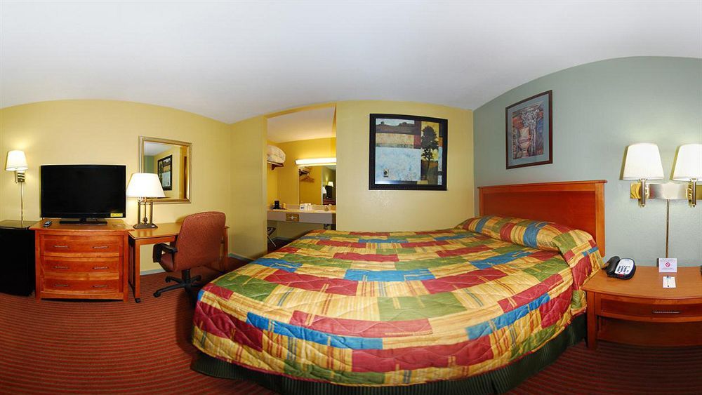 Rodeway Inn Concordia Екстериор снимка