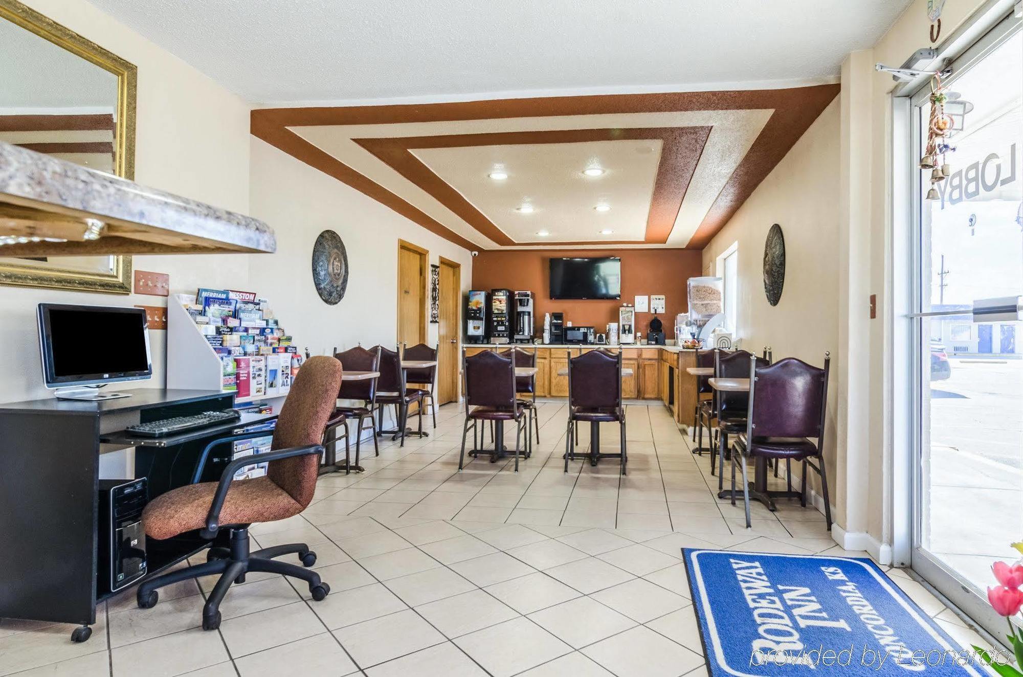 Rodeway Inn Concordia Екстериор снимка