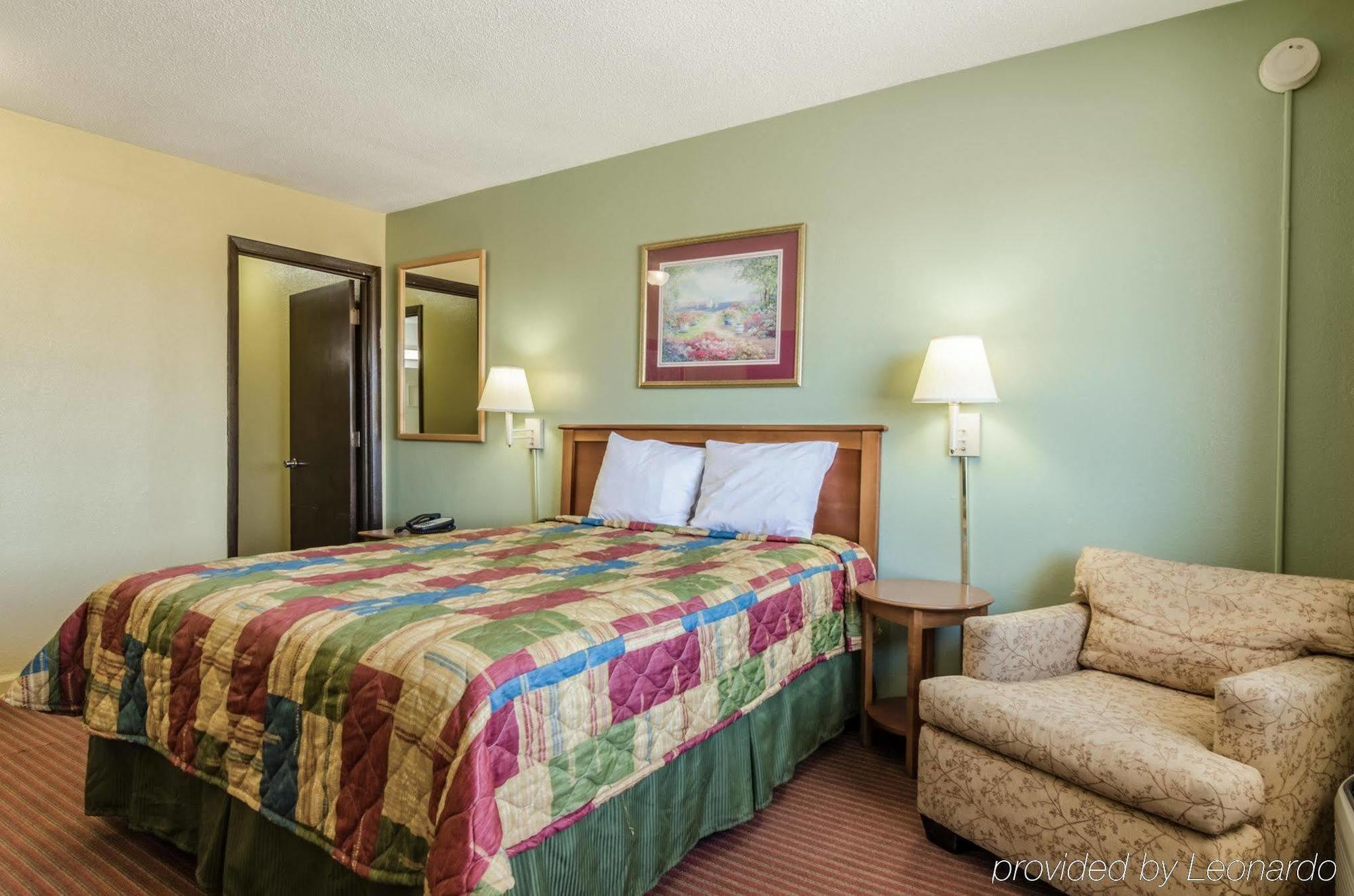 Rodeway Inn Concordia Екстериор снимка