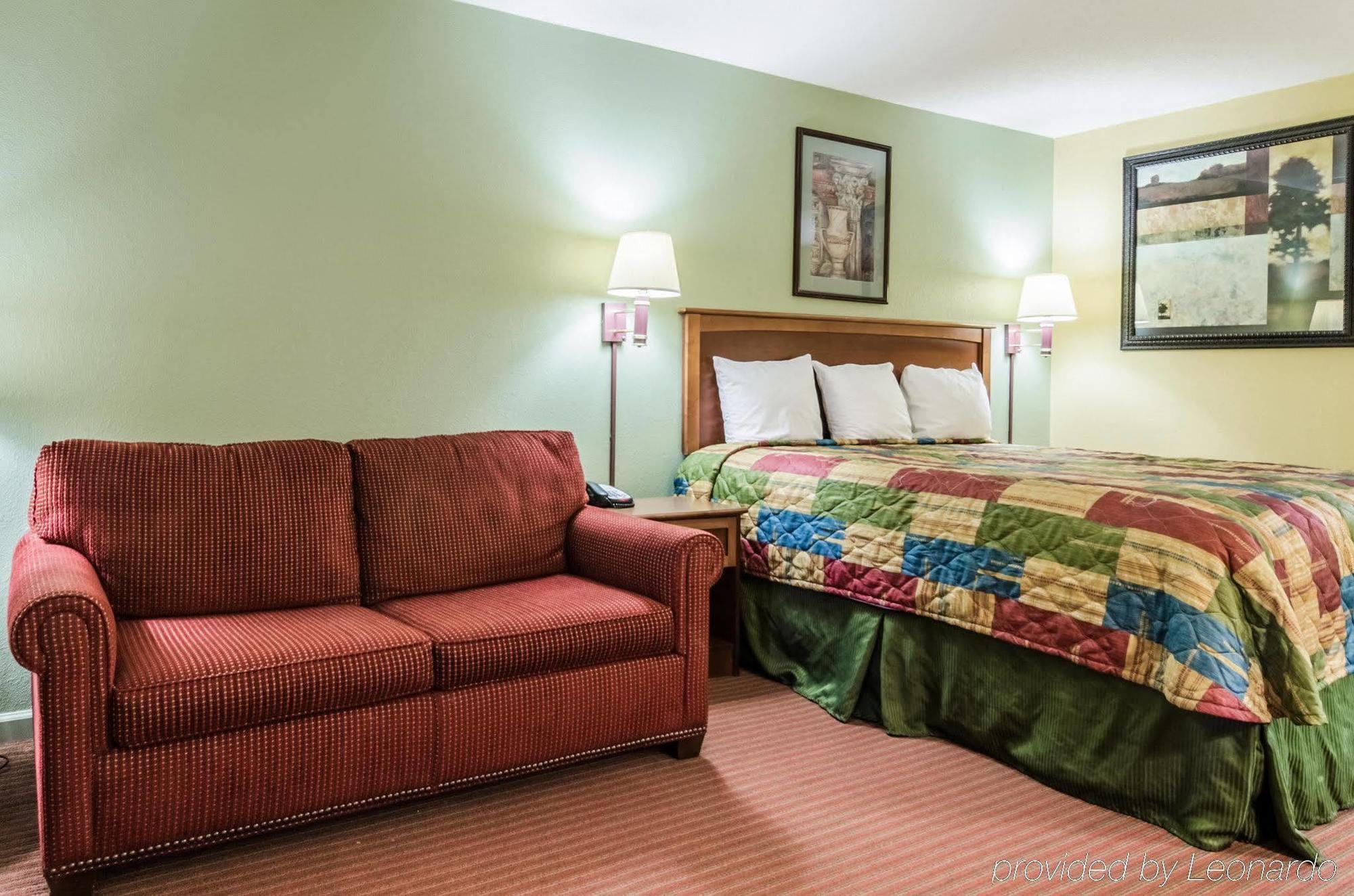 Rodeway Inn Concordia Екстериор снимка