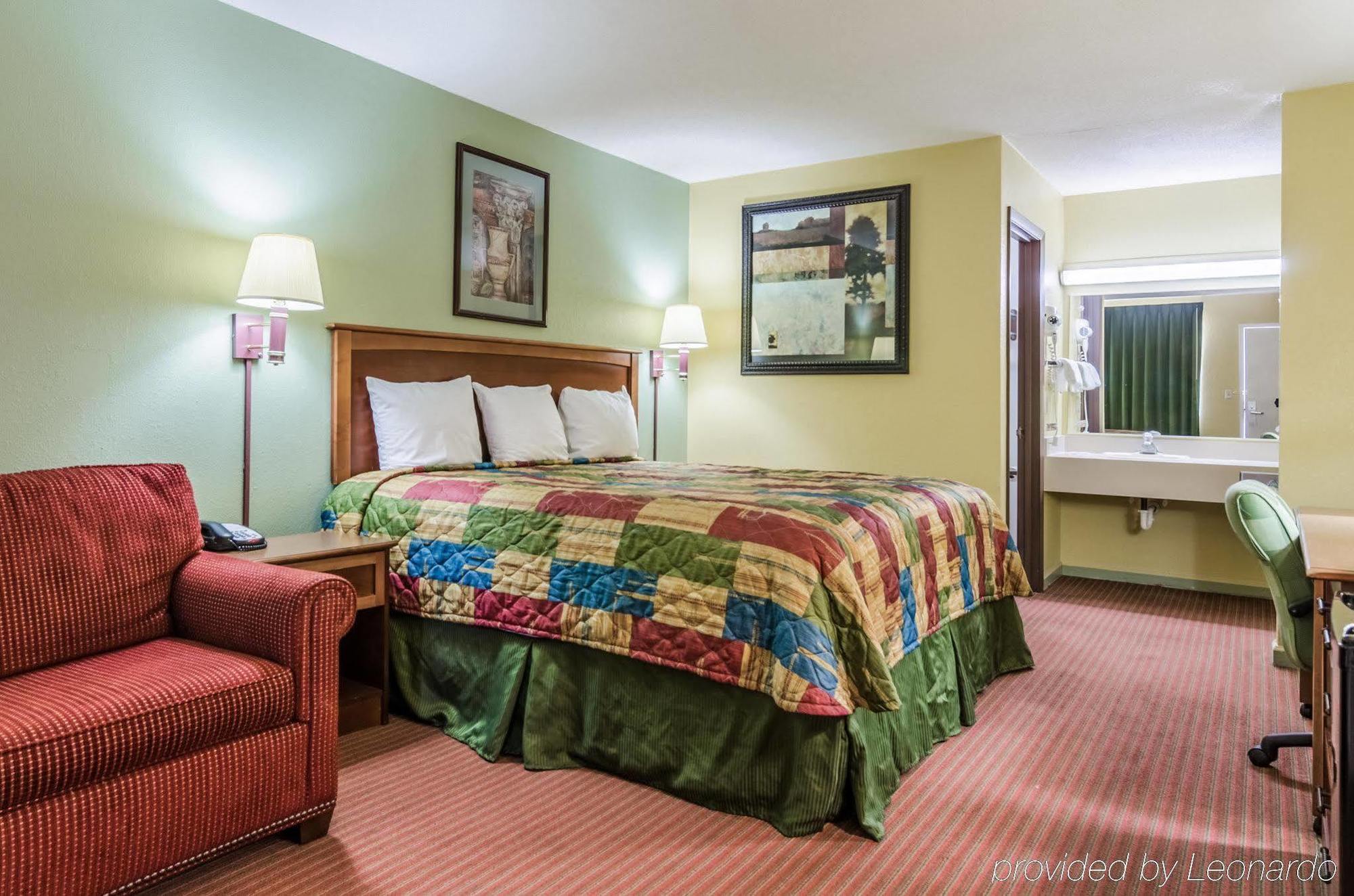 Rodeway Inn Concordia Екстериор снимка
