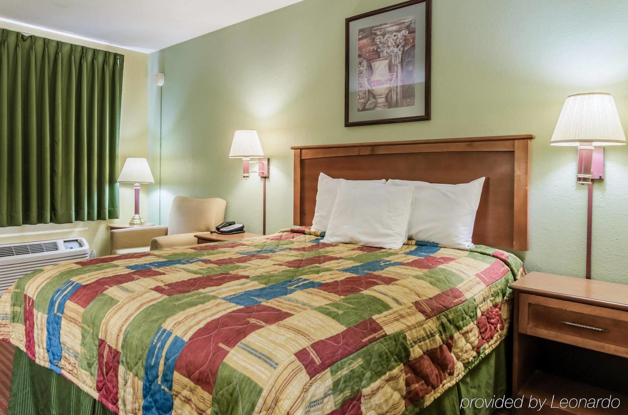 Rodeway Inn Concordia Екстериор снимка
