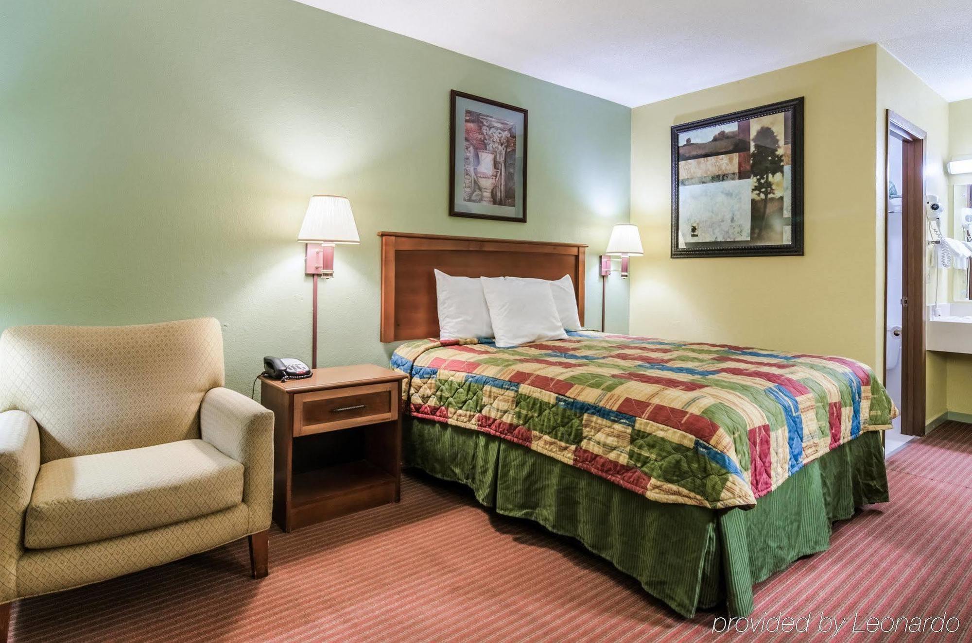 Rodeway Inn Concordia Екстериор снимка