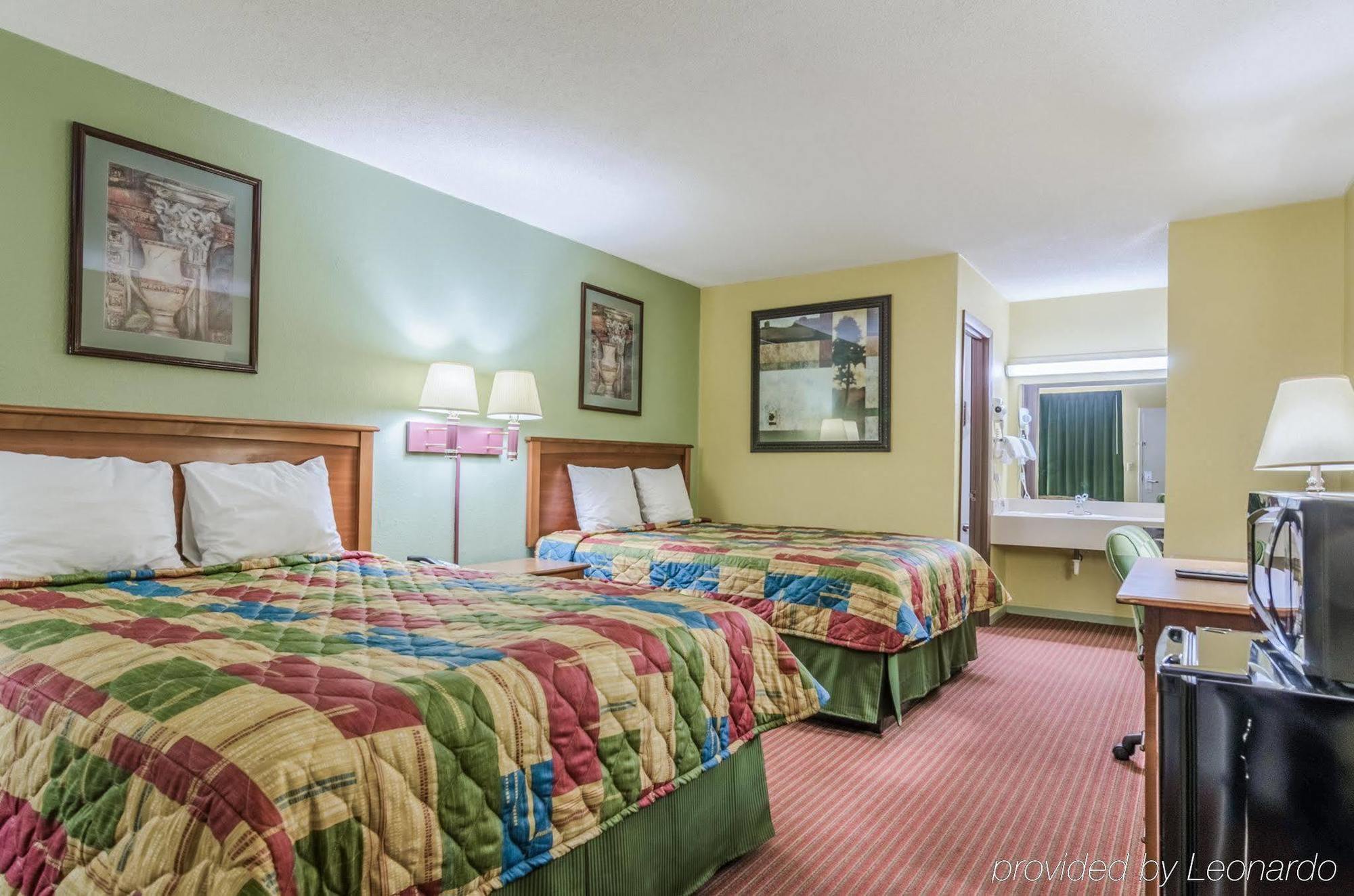Rodeway Inn Concordia Екстериор снимка
