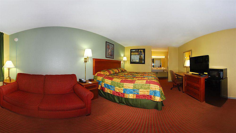 Rodeway Inn Concordia Екстериор снимка